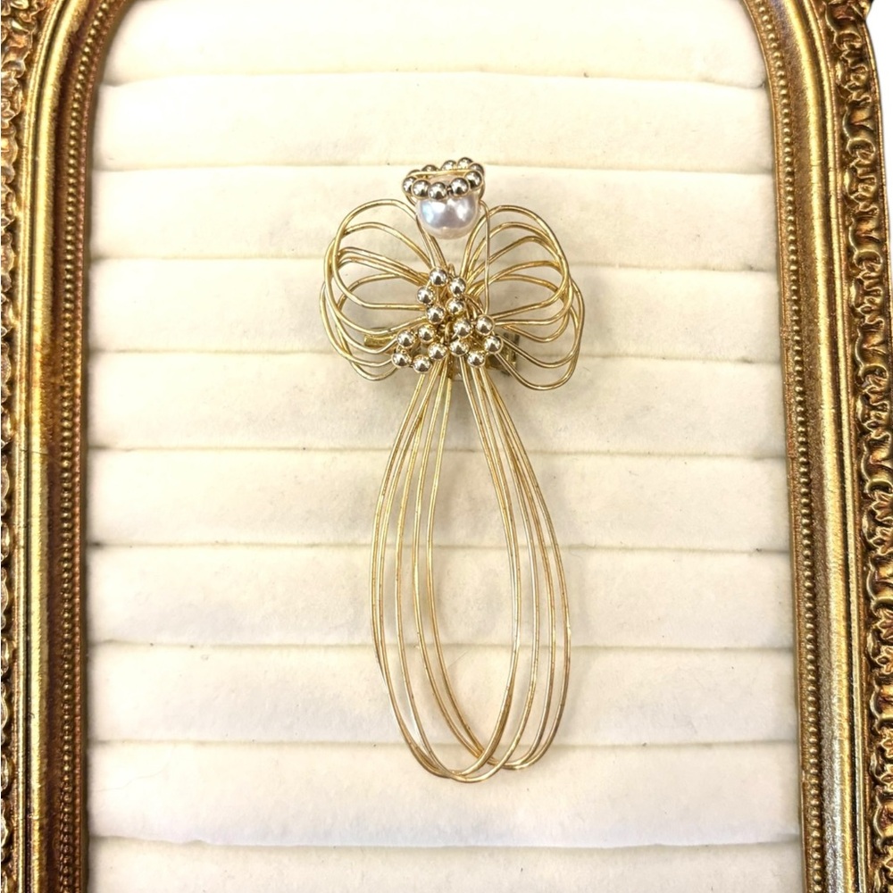 Vintage Guardian Angel Brooch Faux Pearl Gold Tone Baubles Wire Mesh 3” Long